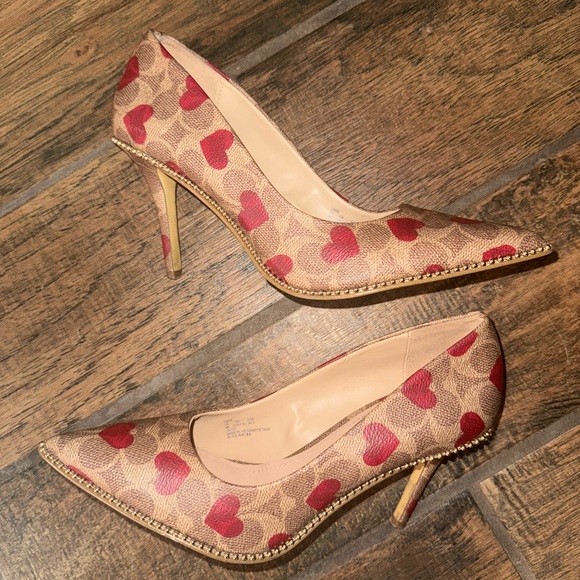 COACH Waverly Valentines Heart Printed Pumps Sz 9B. C9008. - Picture 1 of 10